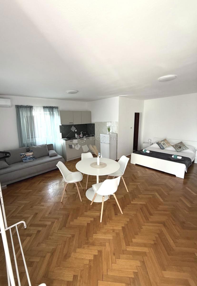 Hiša Ugljan, Preko, 616,12m2