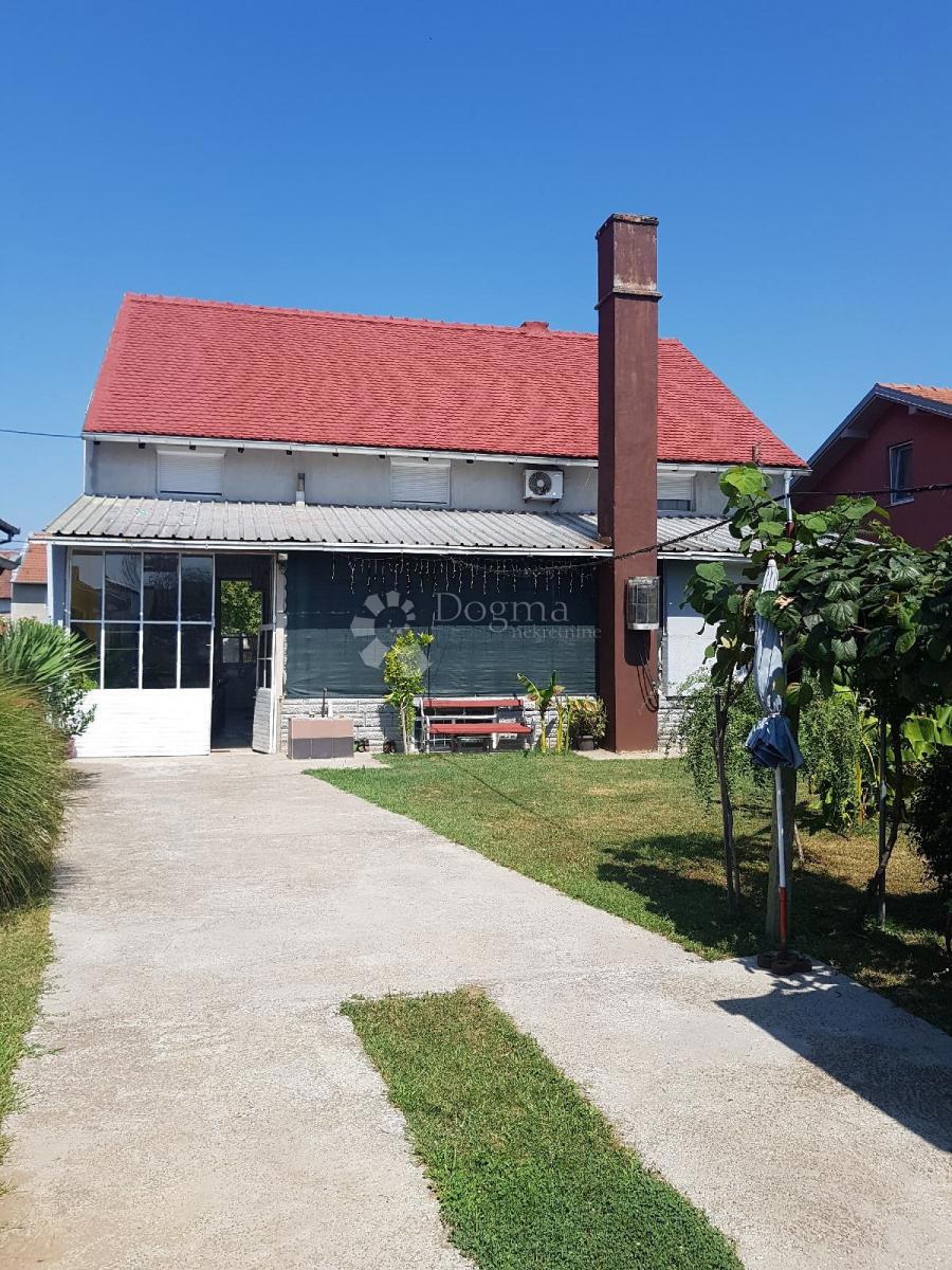 Hiša Sarvaš, Osijek - Okolica, 280m2