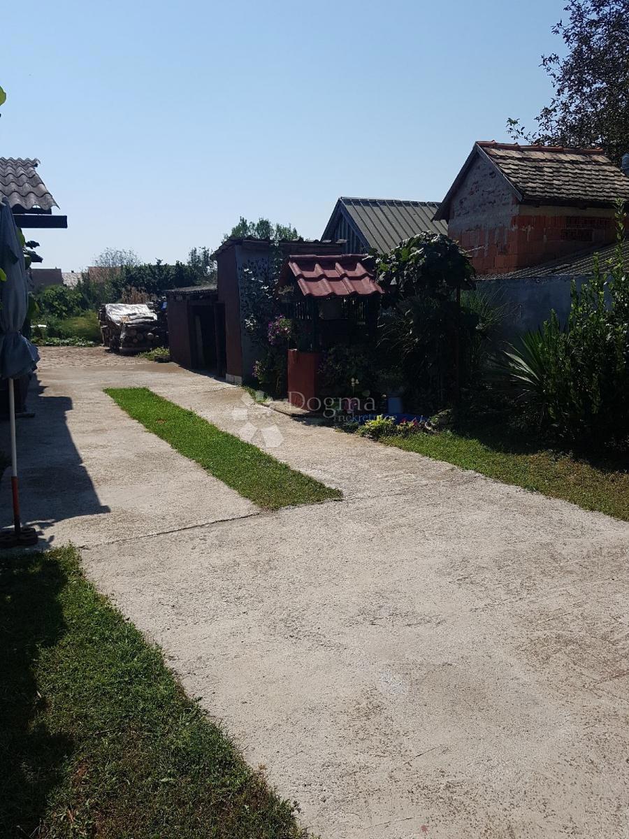 Hiša Sarvaš, Osijek - Okolica, 280m2