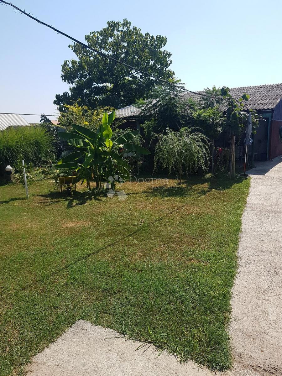 Hiša Sarvaš, Osijek - Okolica, 280m2