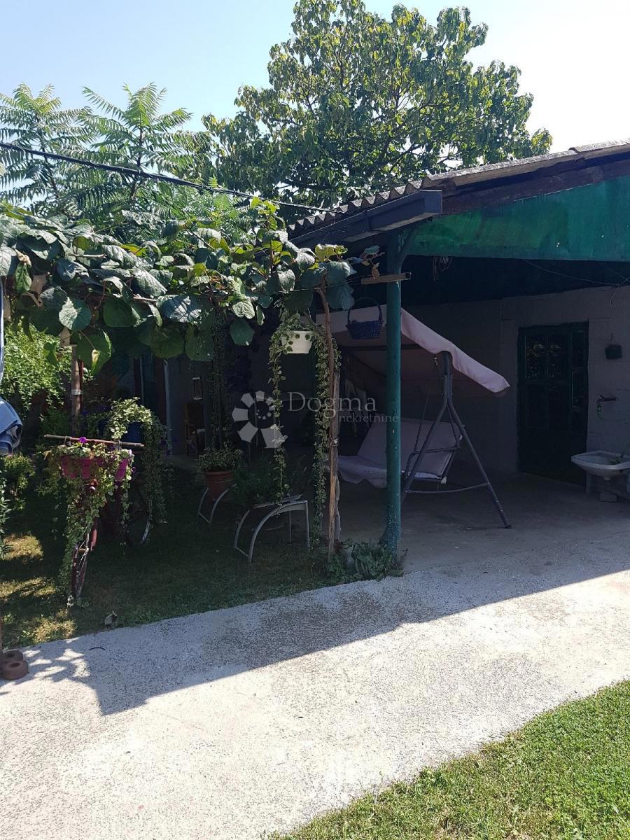 Hiša Sarvaš, Osijek - Okolica, 280m2