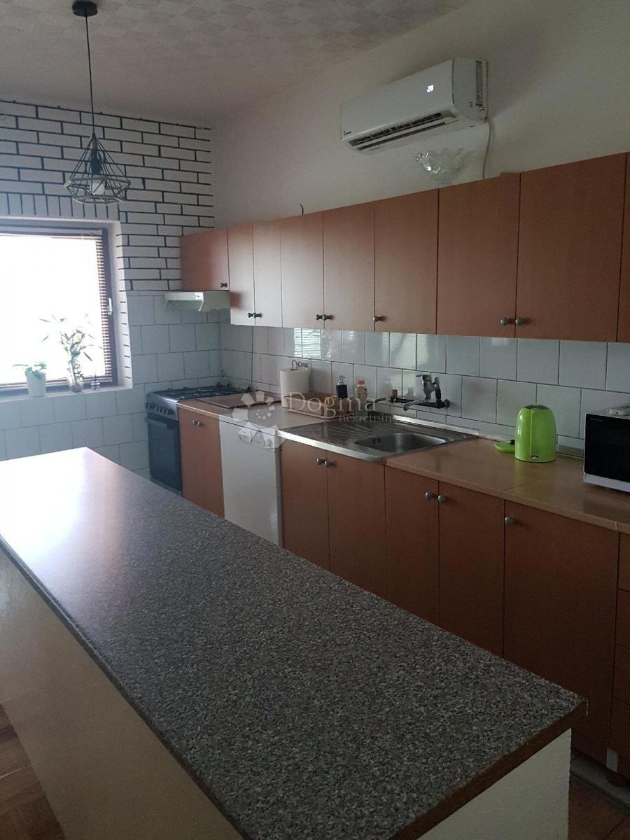 Hiša Sarvaš, Osijek - Okolica, 280m2