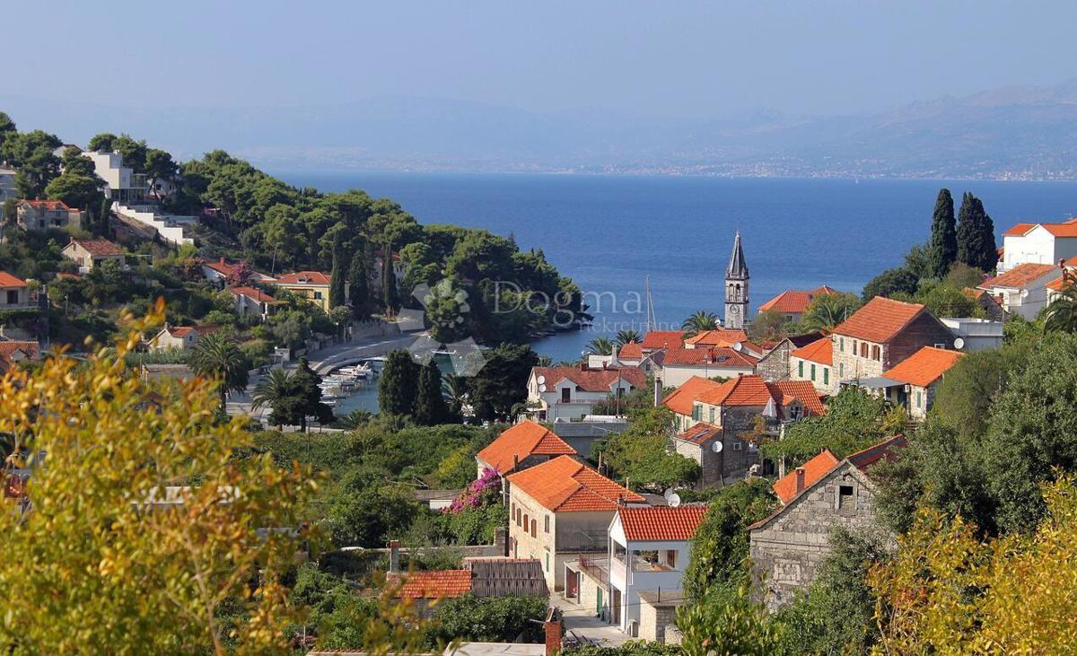 PRILOŽNOST: Mirno gradbeno zemljišče (P-3) na otoku Braču