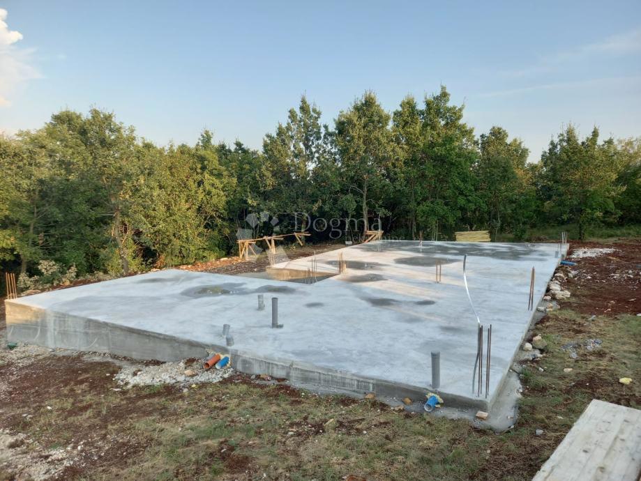 Zazidljivo zemljišče Višnjan, 552m2