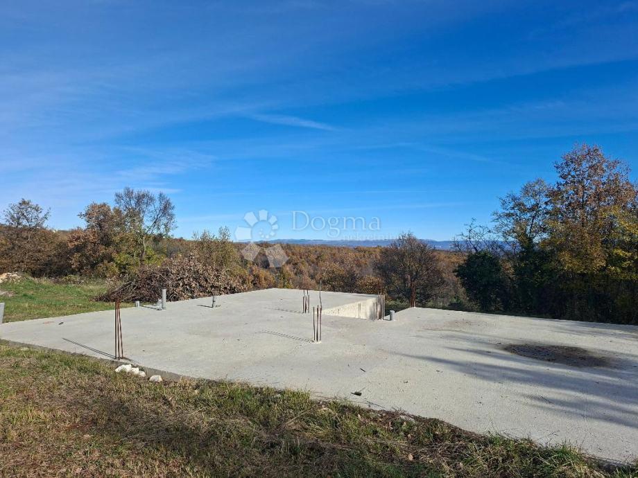 Zazidljivo zemljišče Višnjan, 552m2