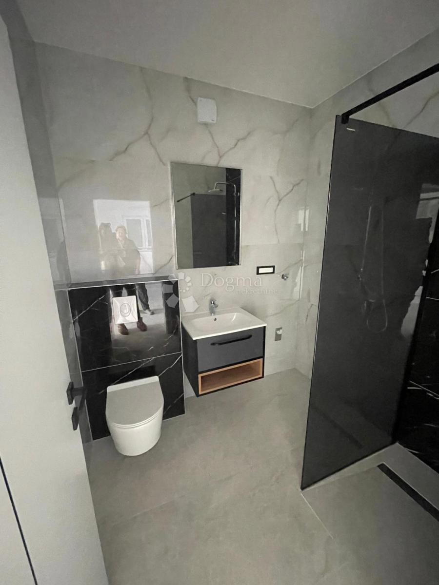 Hiša Tribunj, 243,70m2