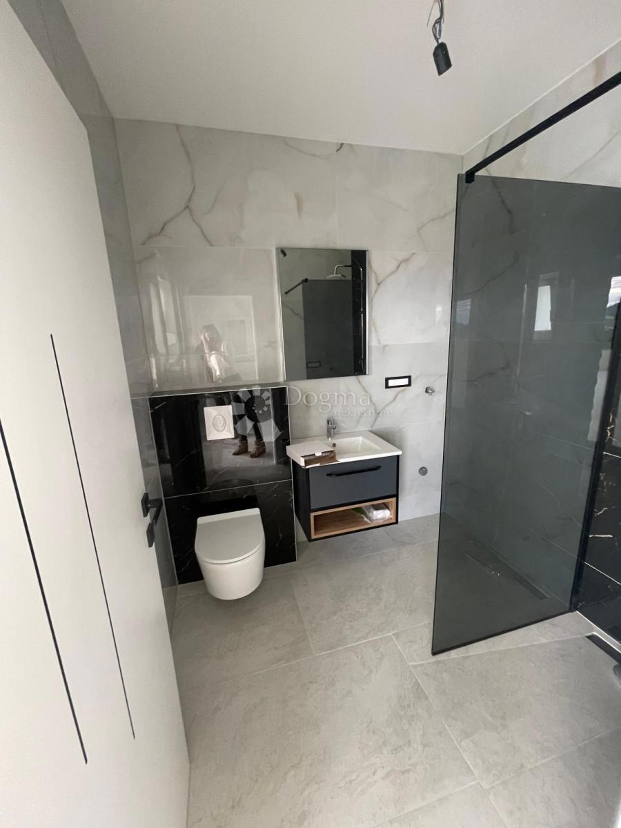 Hiša Tribunj, 243,70m2