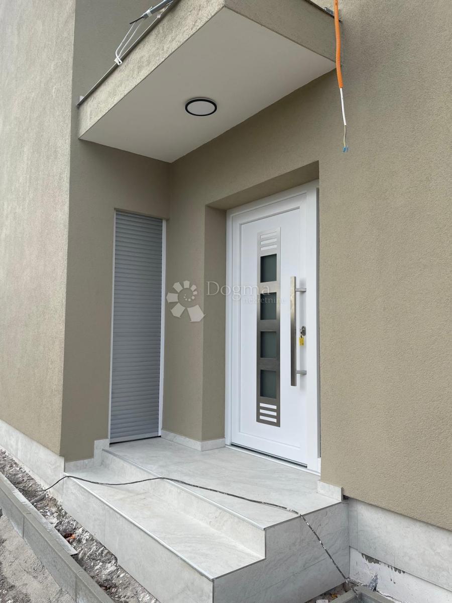 Hiša Tribunj, 243,70m2