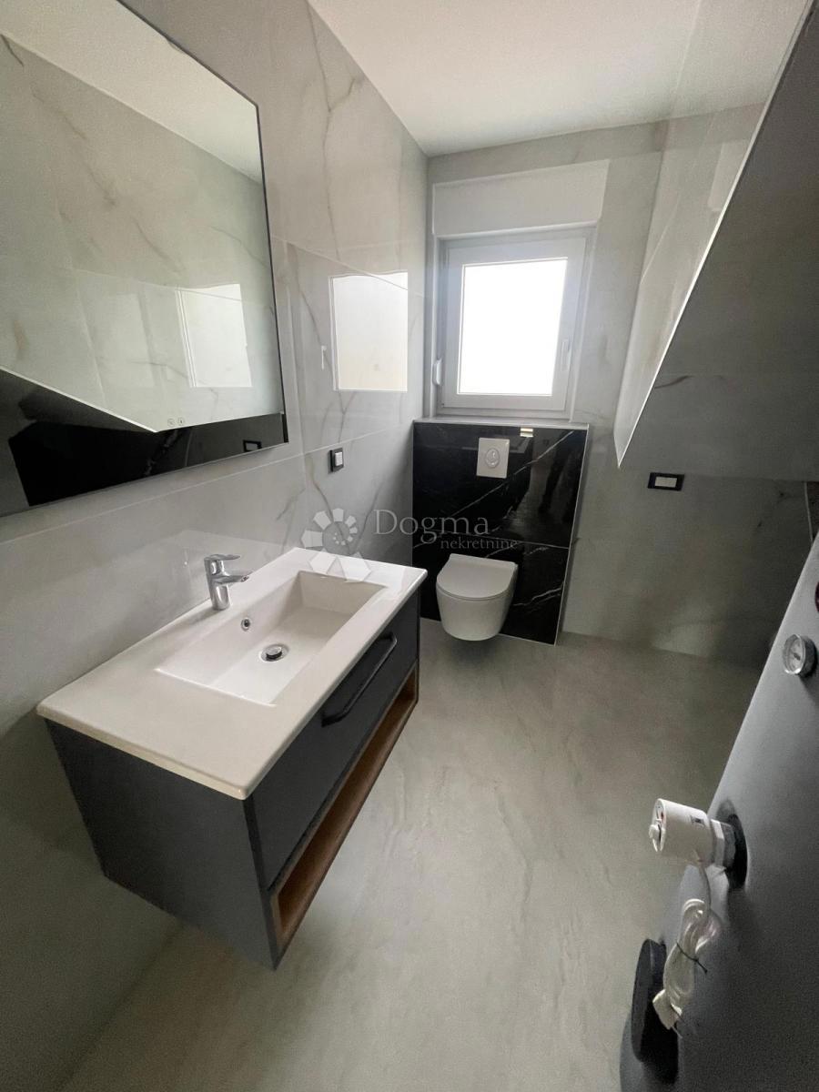 Hiša Tribunj, 243,70m2