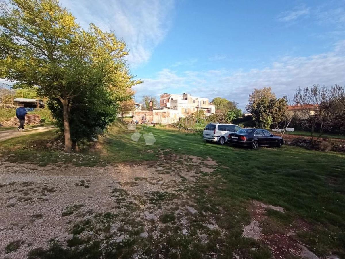 Zazidljivo zemljišče Juršići, Svetvinčenat, 709m2