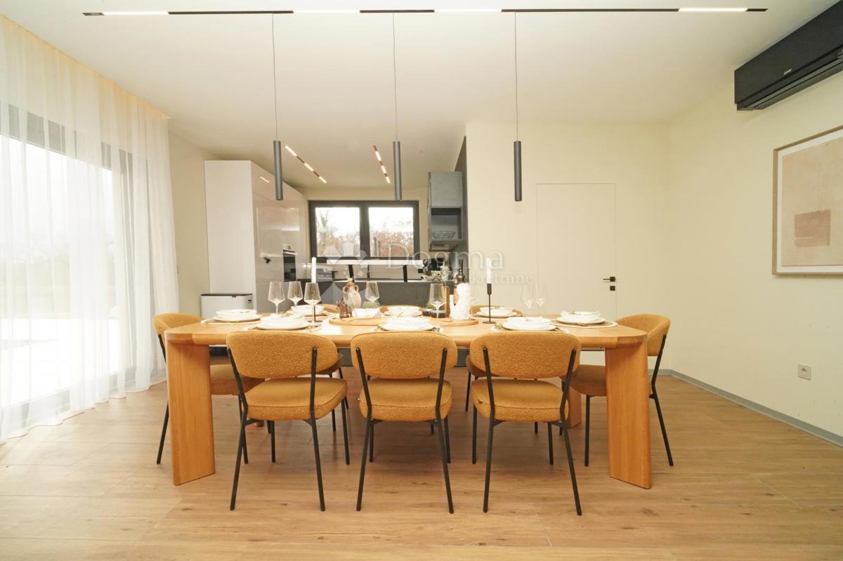 Hiša Kringa, Tinjan, 370m2