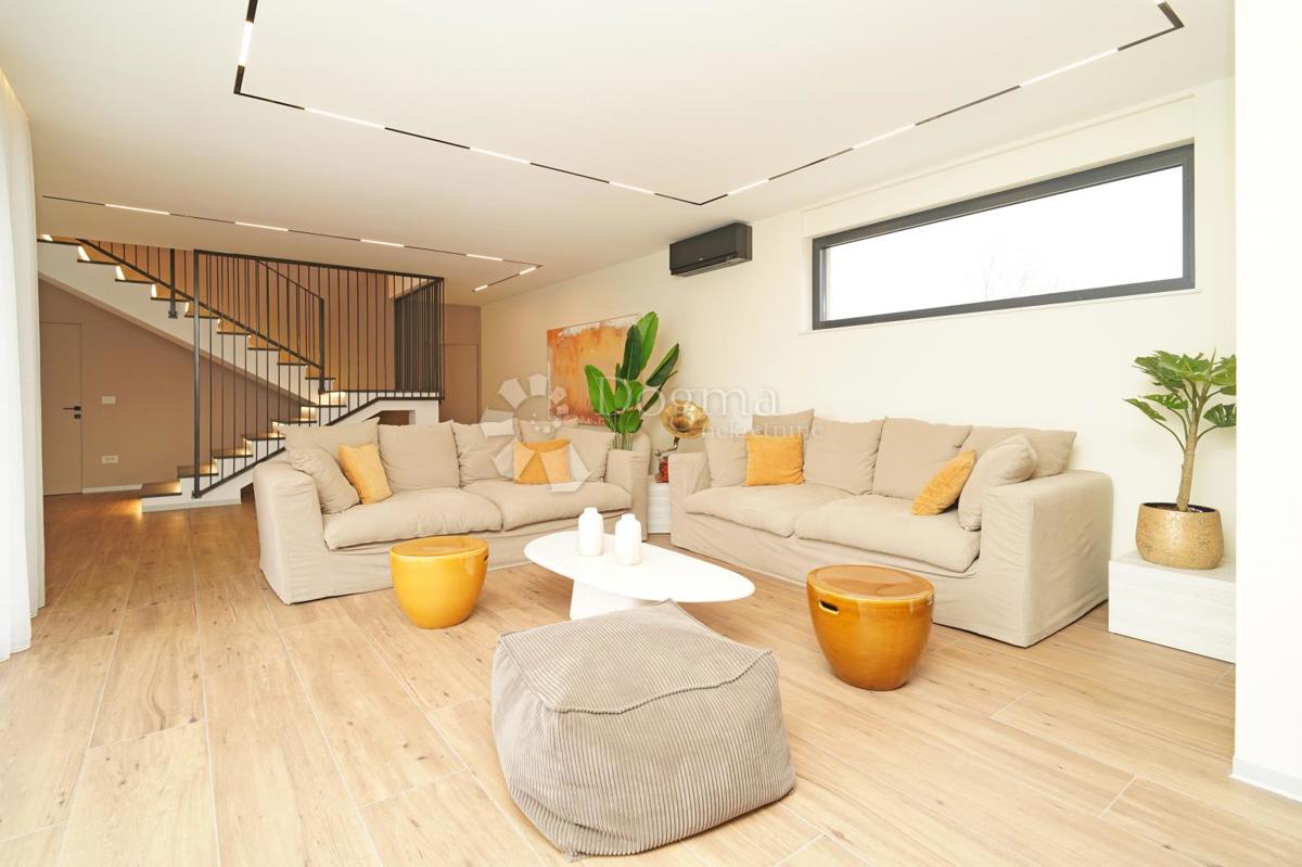 Hiša Kringa, Tinjan, 370m2