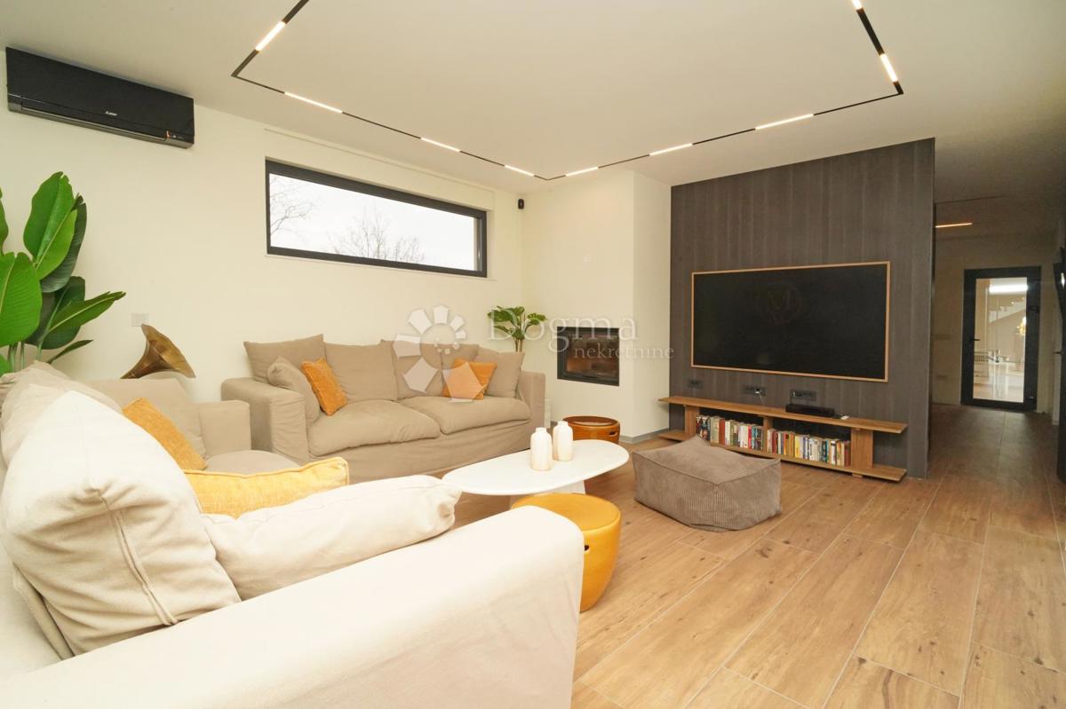 Hiša Kringa, Tinjan, 370m2