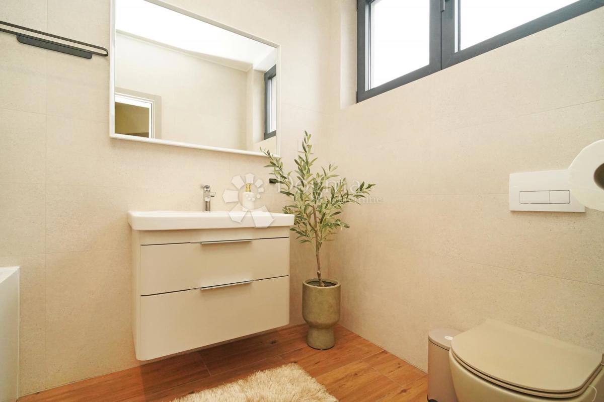 Hiša Kringa, Tinjan, 370m2