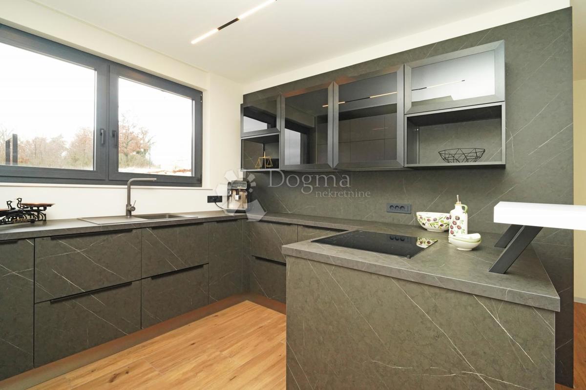 Hiša Kringa, Tinjan, 370m2