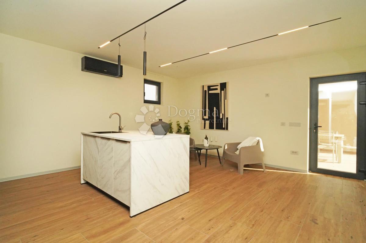 Hiša Kringa, Tinjan, 370m2