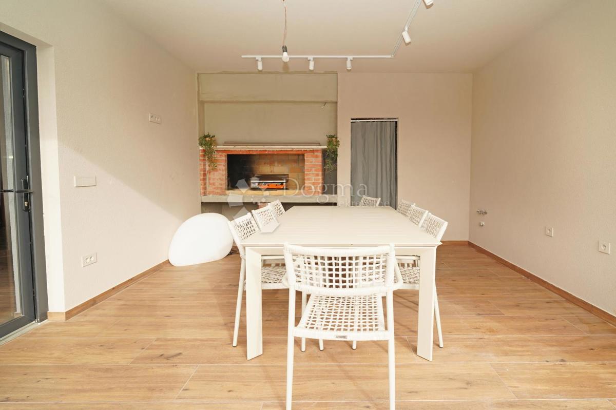 Hiša Kringa, Tinjan, 370m2