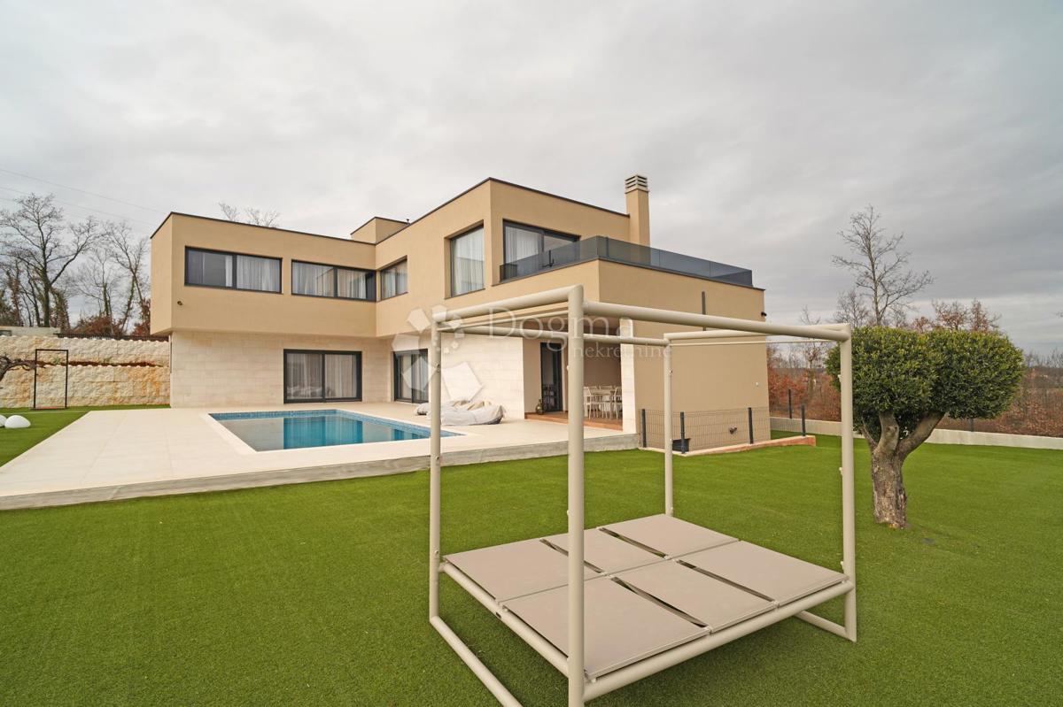 Hiša Kringa, Tinjan, 370m2