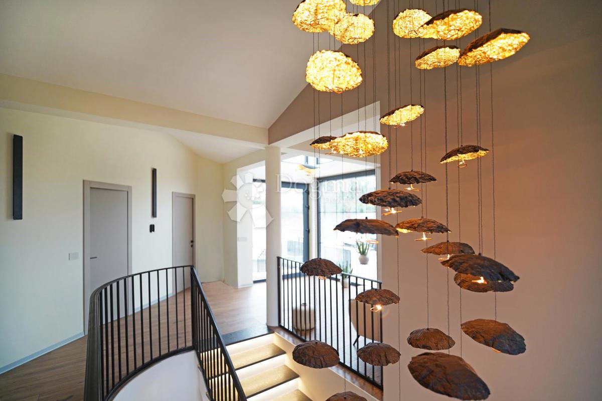 Hiša Kringa, Tinjan, 370m2