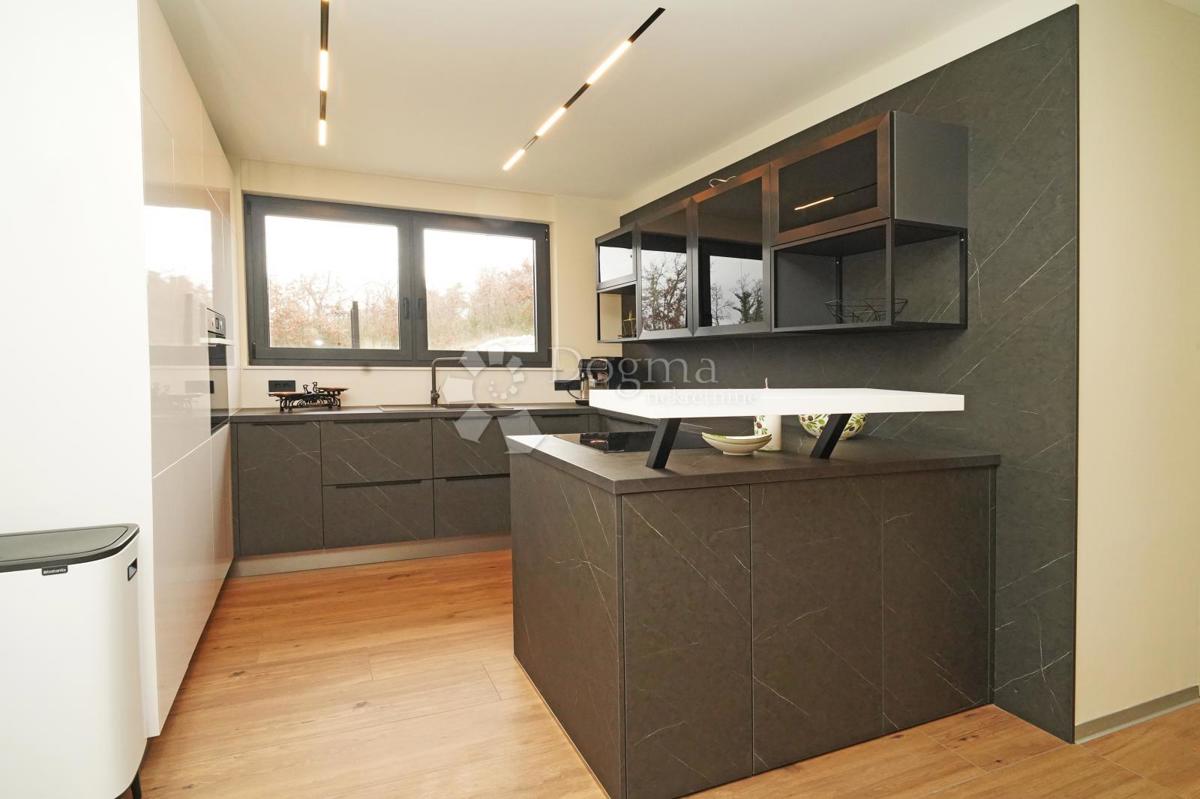 Hiša Kringa, Tinjan, 370m2