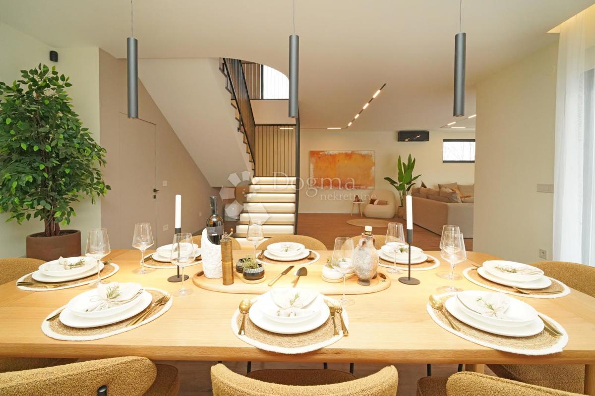 Hiša Kringa, Tinjan, 370m2