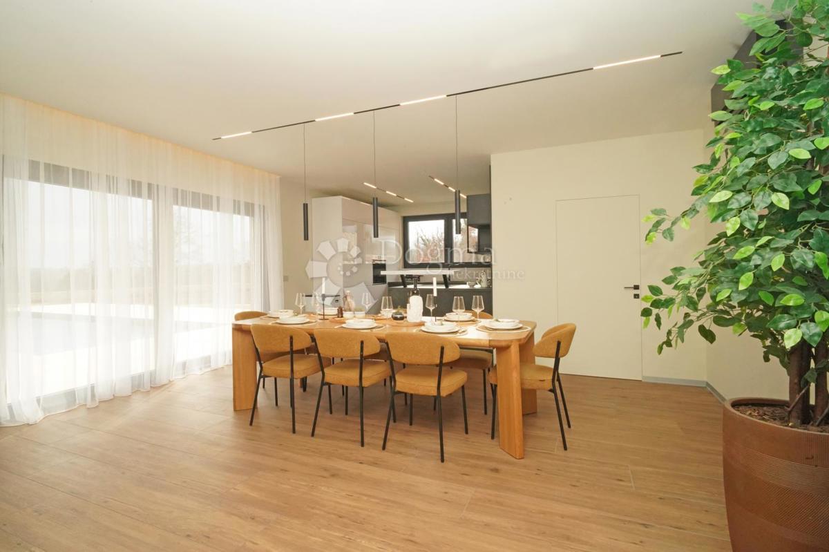 Hiša Kringa, Tinjan, 370m2