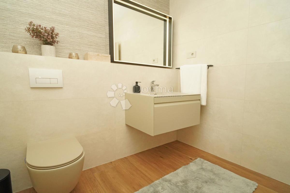 Hiša Kringa, Tinjan, 370m2