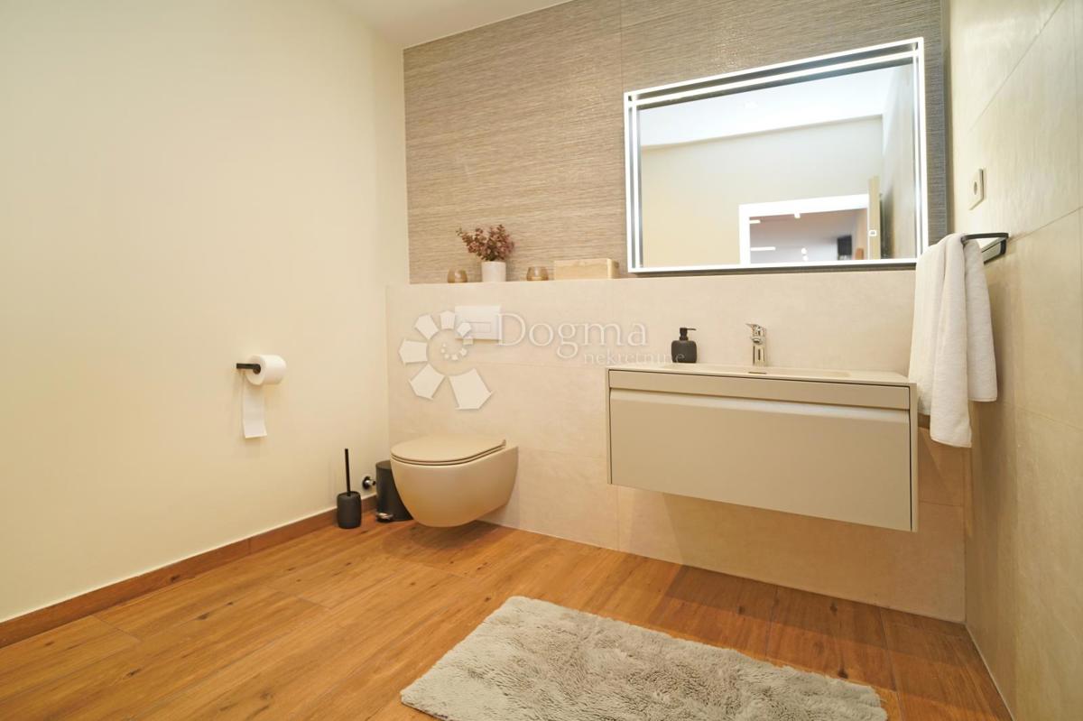 Hiša Kringa, Tinjan, 370m2