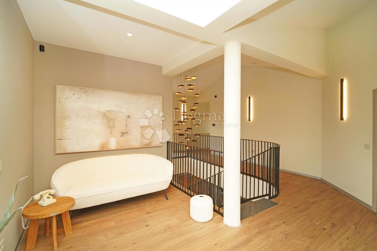 Hiša Kringa, Tinjan, 370m2