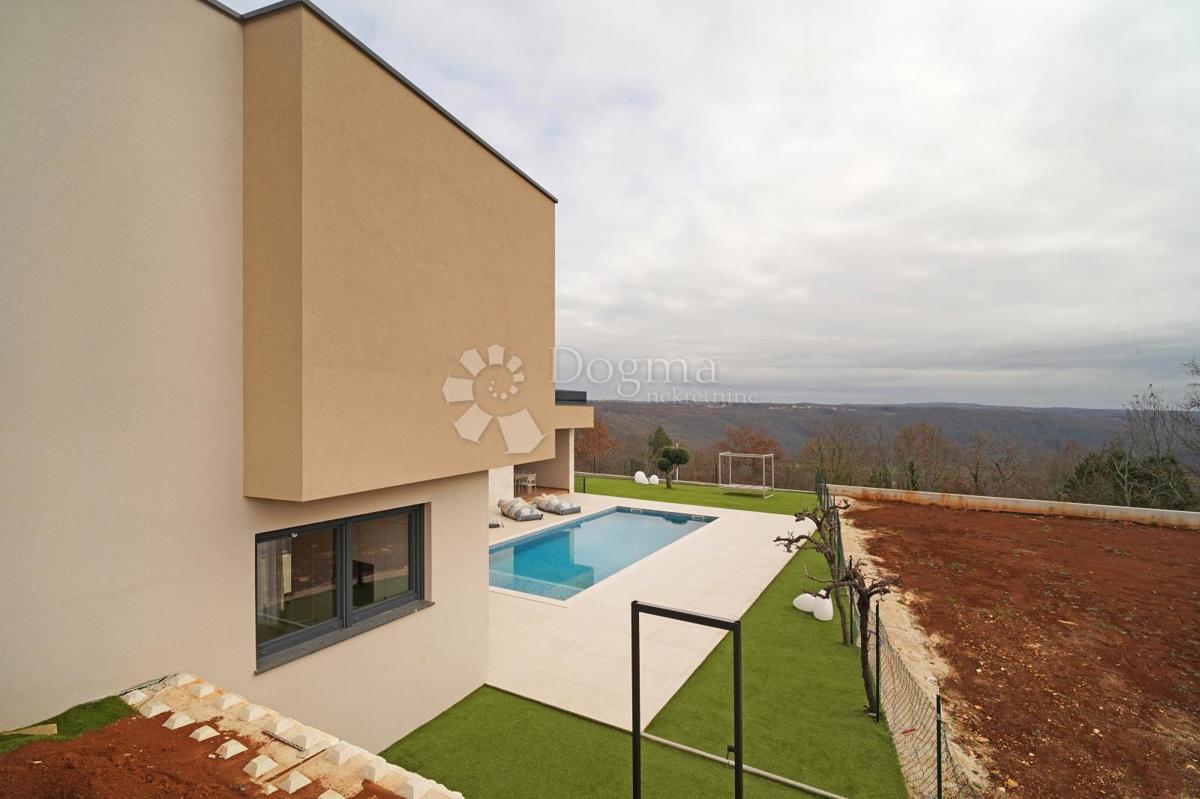 Hiša Kringa, Tinjan, 370m2