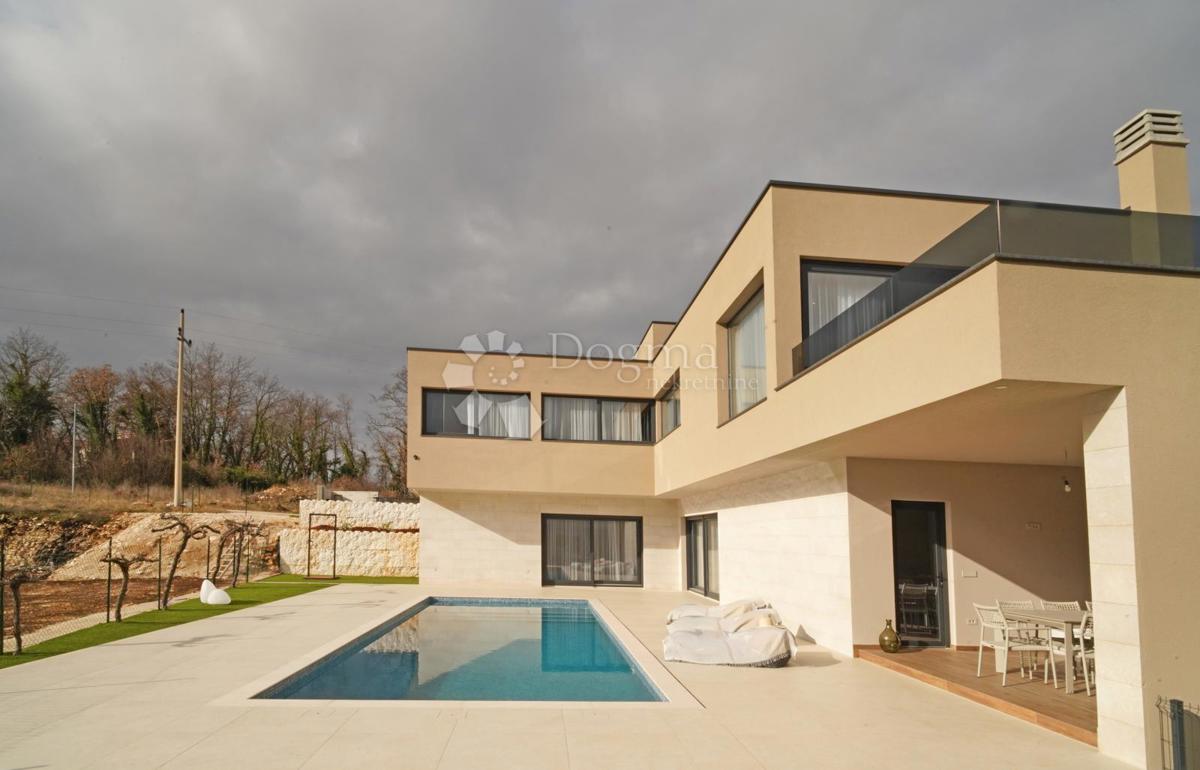 Hiša Kringa, Tinjan, 370m2