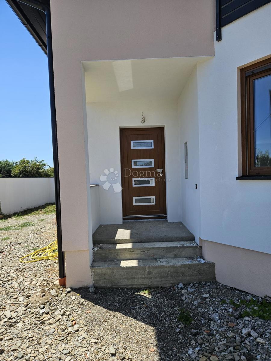 Hiša Sarvaš, Osijek - Okolica, 200m2