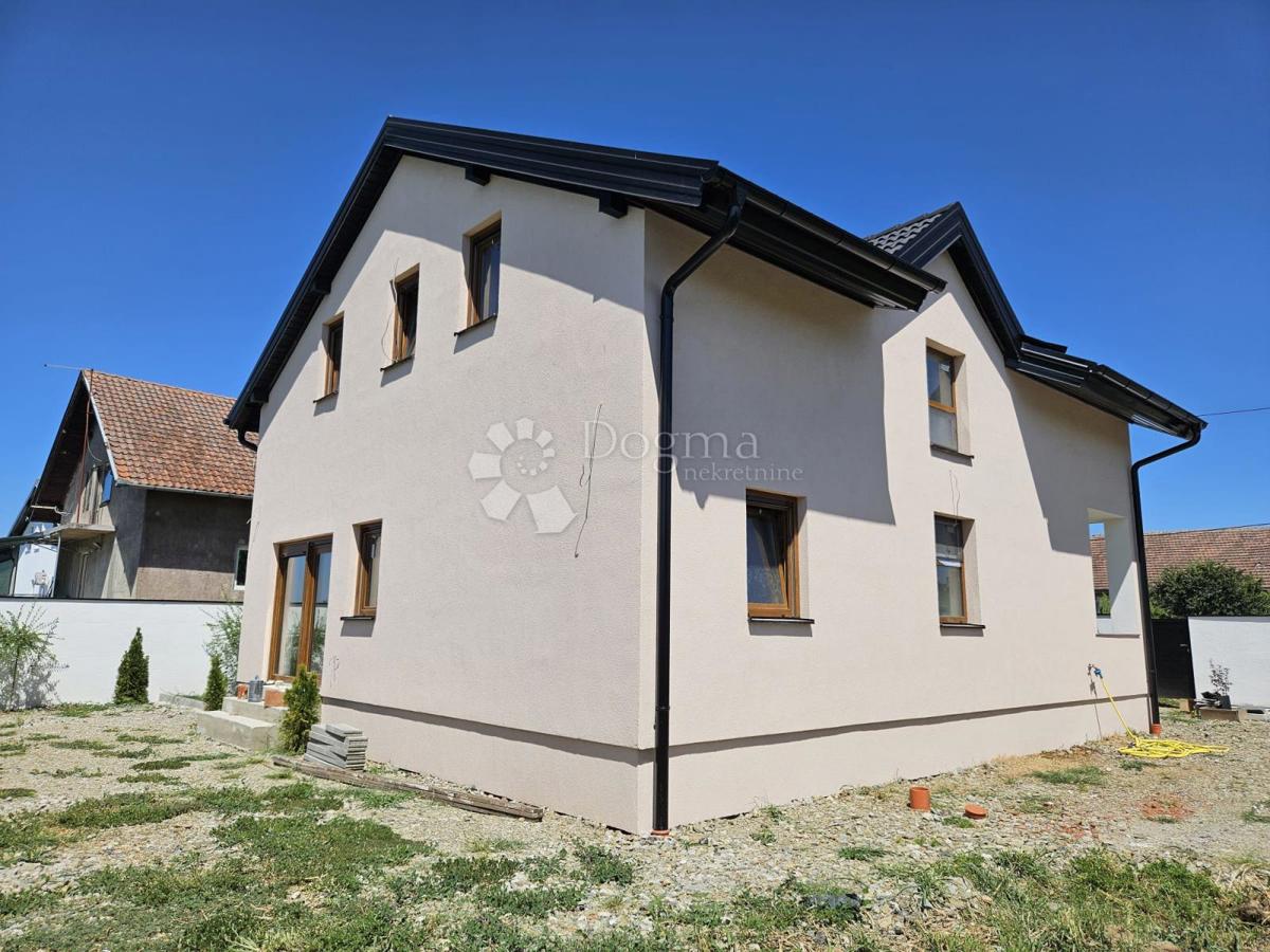 Hiša Sarvaš, Osijek - Okolica, 200m2