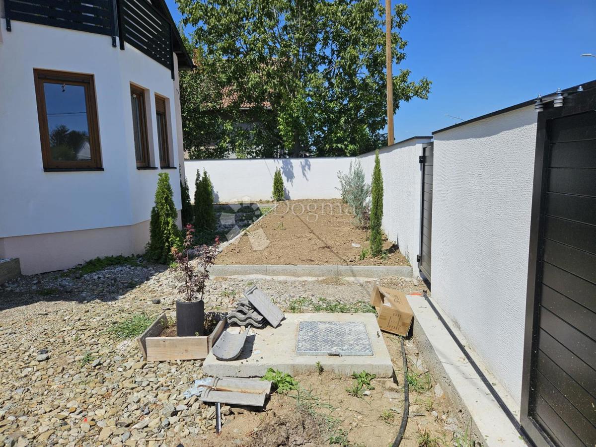 Hiša Sarvaš, Osijek - Okolica, 200m2