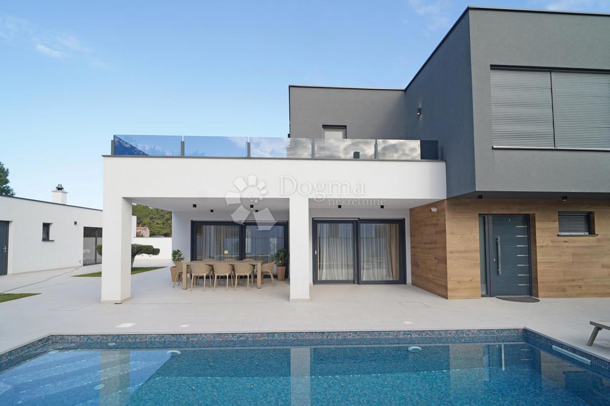 MIR, RAZKOŠJE IN ZASEBNOST V SRCU PULA