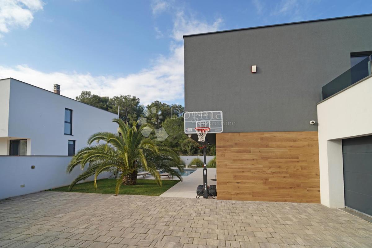 MIR, RAZKOŠJE IN ZASEBNOST V SRCU PULA