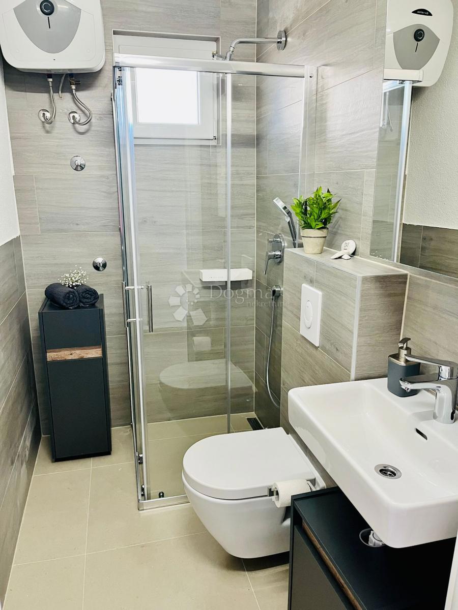 Hiša Rogoznica, 195m2