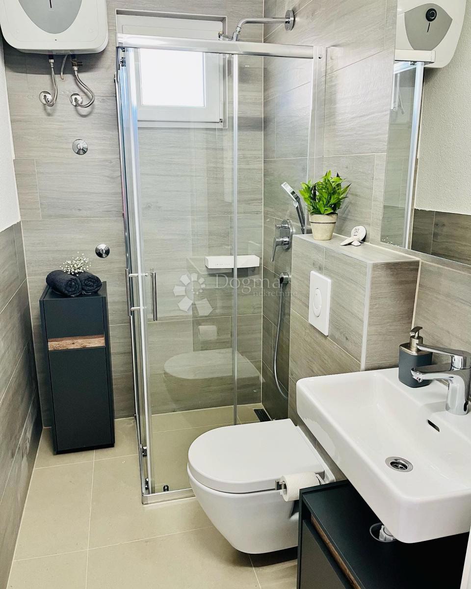 Hiša Rogoznica, 195m2