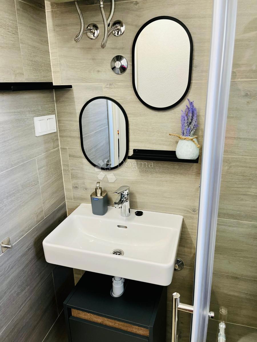 Hiša Rogoznica, 195m2