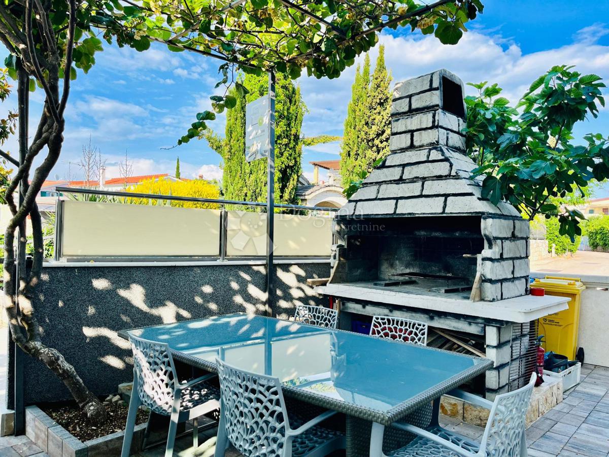 Hiša Rogoznica, 195m2