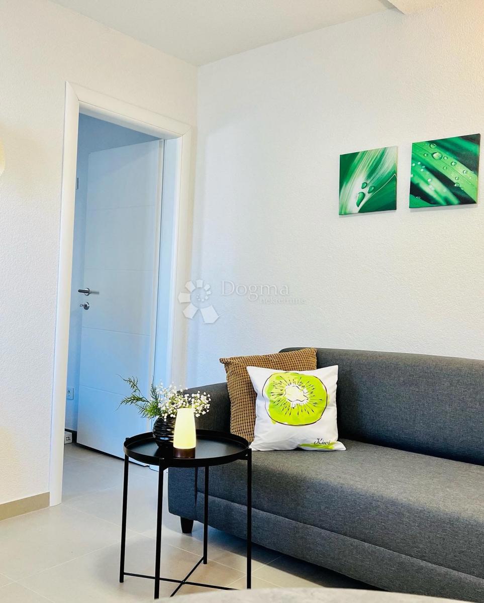 Hiša Rogoznica, 195m2