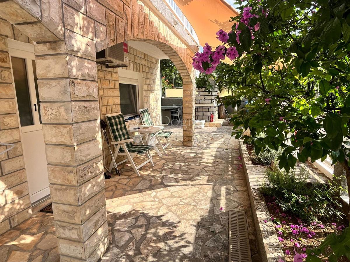 Hiša Rogoznica, 195m2