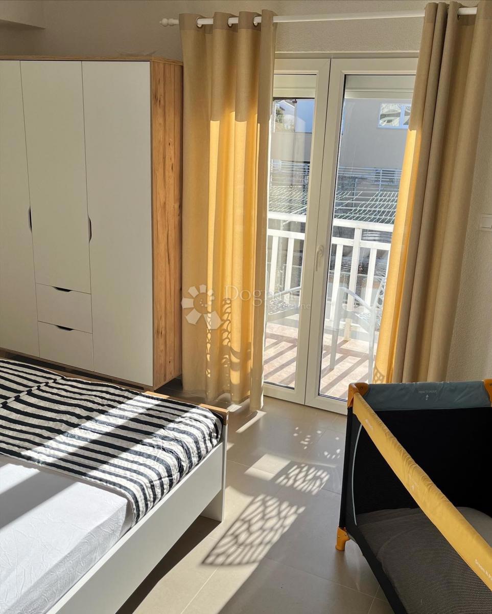 Hiša Rogoznica, 195m2