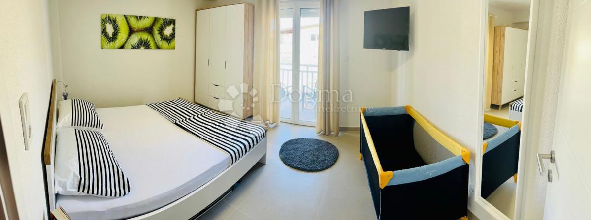 Hiša Rogoznica, 195m2