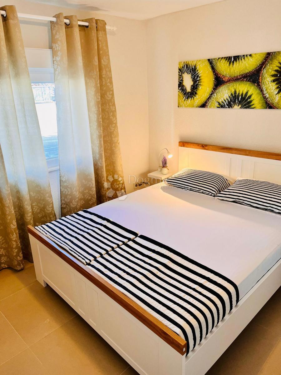 Hiša Rogoznica, 195m2