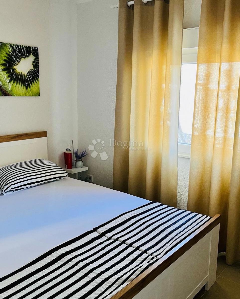 Hiša Rogoznica, 195m2