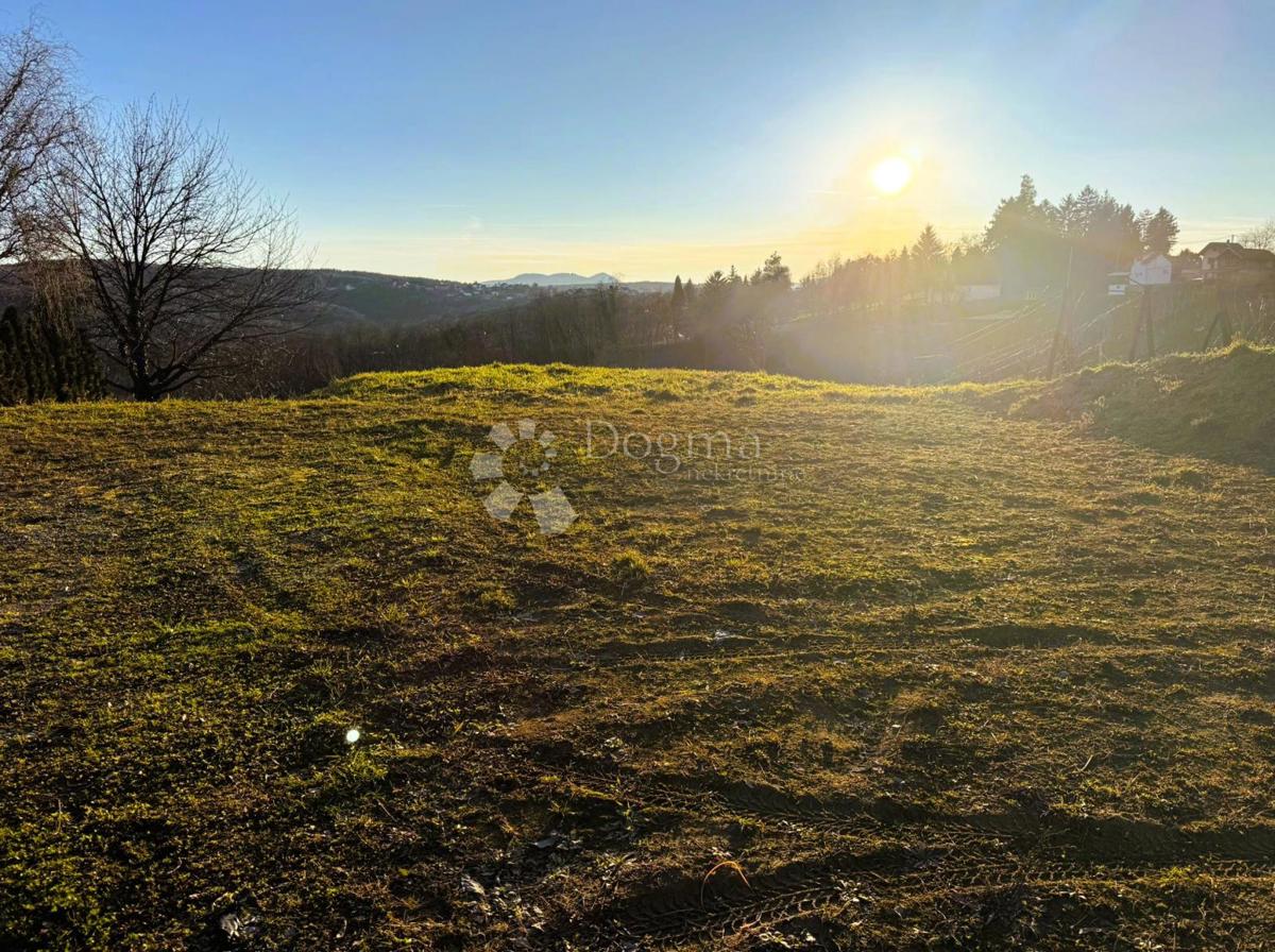 Zazidljivo zemljišče Varaždin Breg, Gornji Kneginec, 2.400m2