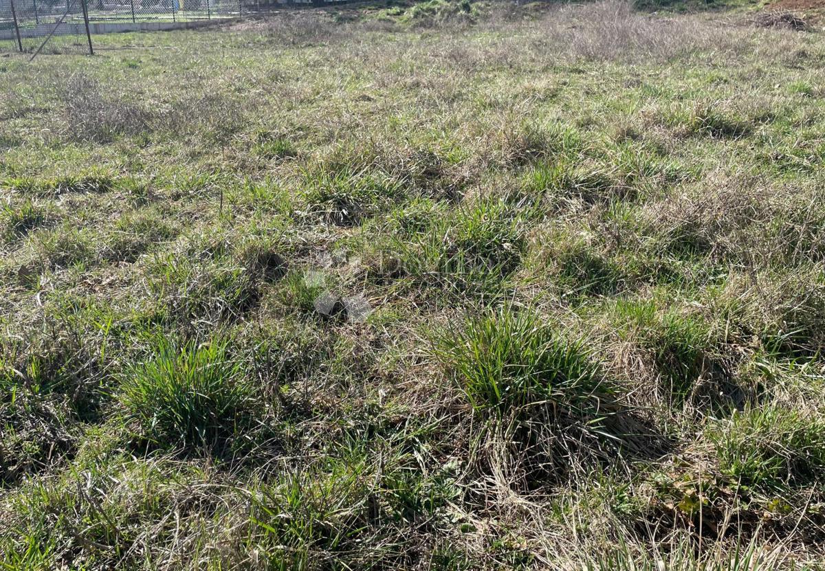 Zazidljivo zemljišče Brnaze, Sinj, 880m2