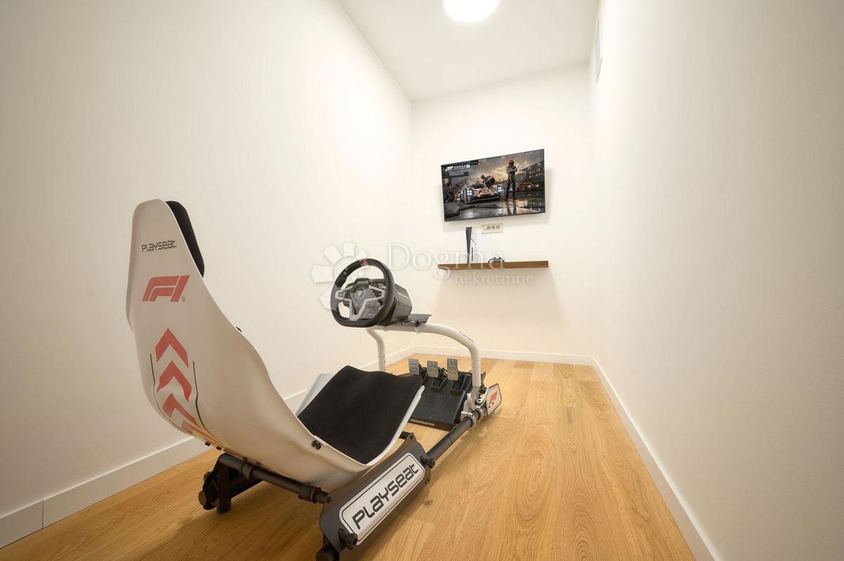 PRIMOŠTEN - VILLA, KI VAM BO VZEL DIH