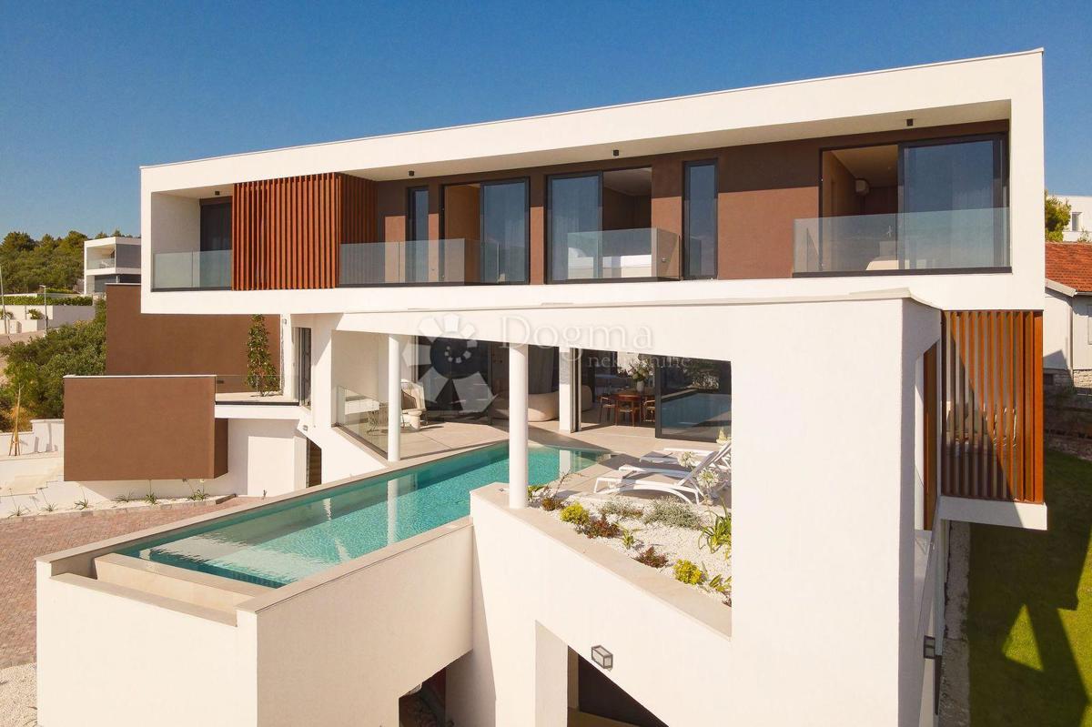 PRIMOŠTEN - VILLA, KI VAM BO VZEL DIH